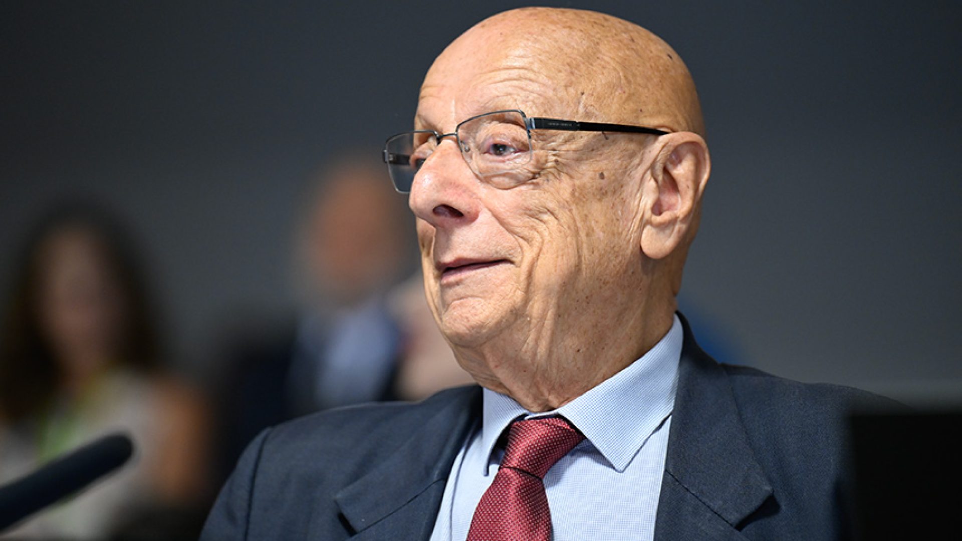 Em destaque, à bancada, senador Esperidião Amin (PP-SC).