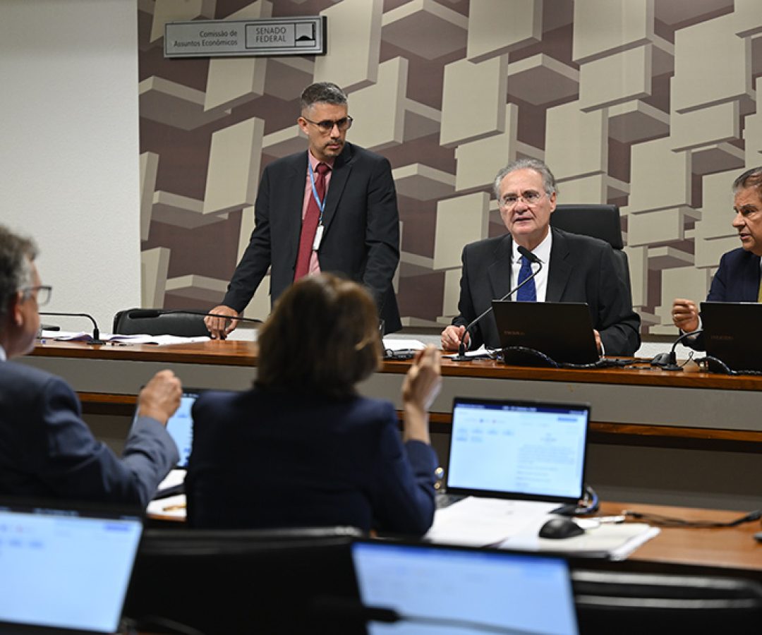 CAE aprova piso de R$ 13.662 para médicos e cirurgiões-dentistas — Senado Notícias