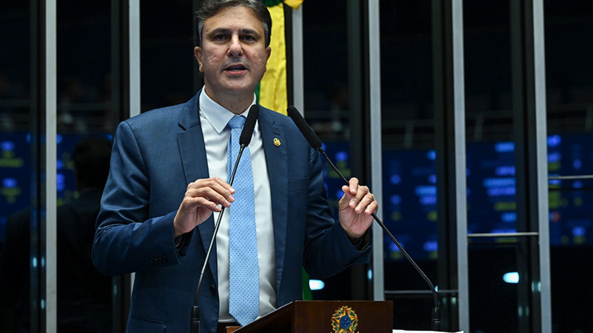 Em discurso, à tribuna, senador Camilo Santana (PT-CE).