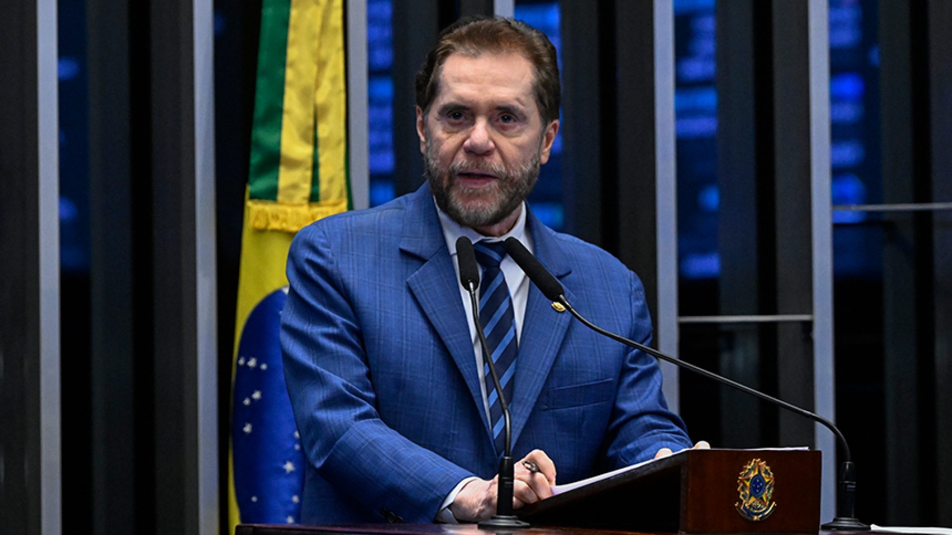 Em discurso, á tribuna, senador Plínio Valério (PSDB-AM).