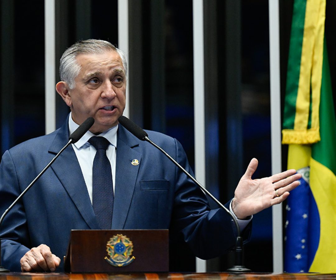 À tribuna, em discurso, senador Izalci Lucas (PL-DF).