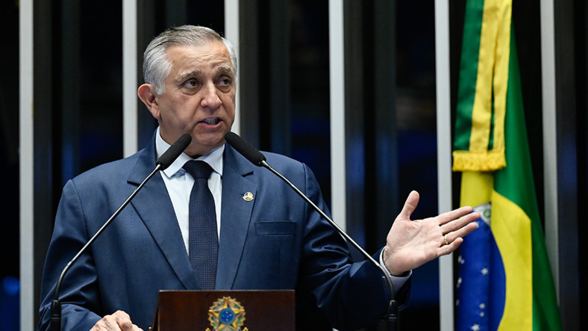 À tribuna, em discurso, senador Izalci Lucas (PL-DF).