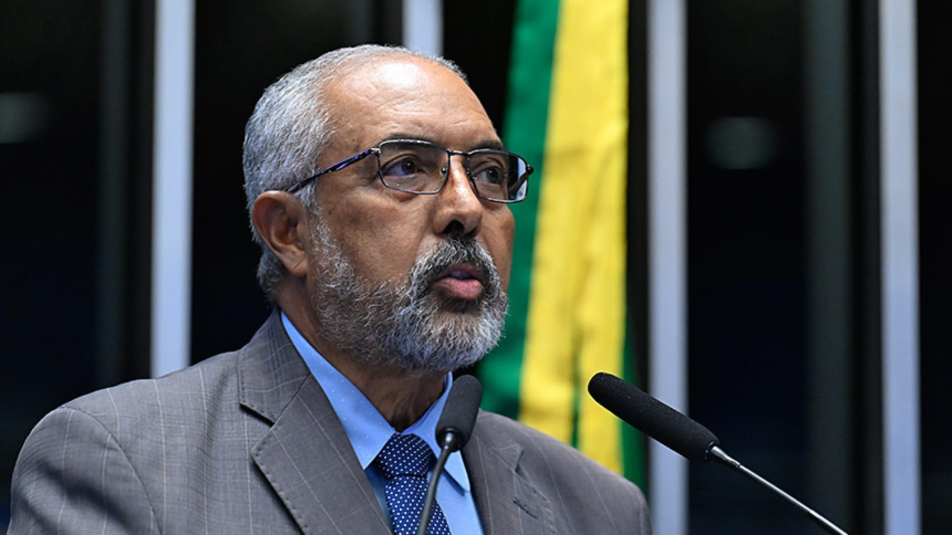 Em discurso, à tribuna, senador Paulo Paim (PT-RS).