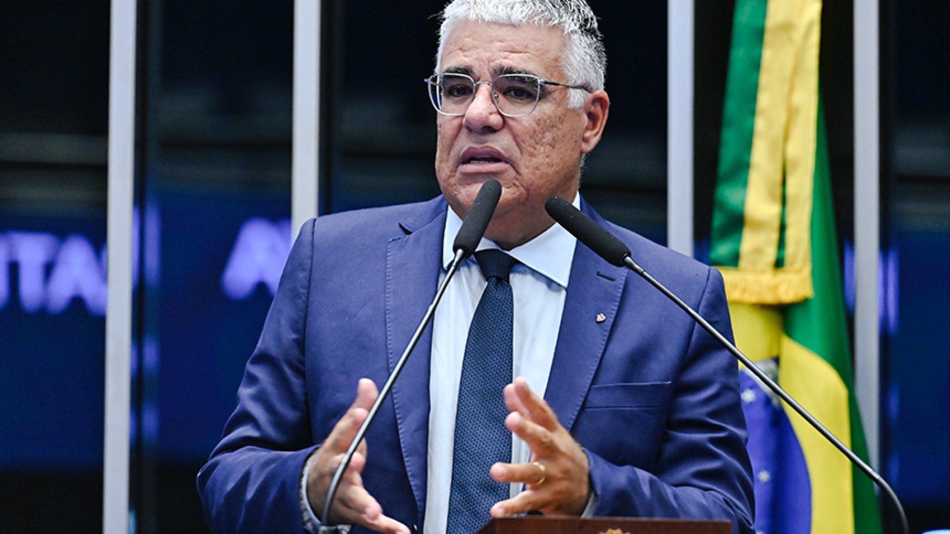 Em discurso,  à tribuna,  senador Eduardo Girão (Novo-CE).