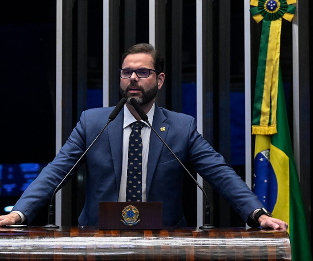 Em discurso, à tribuna., senador Jorge Seif (PL-SC).