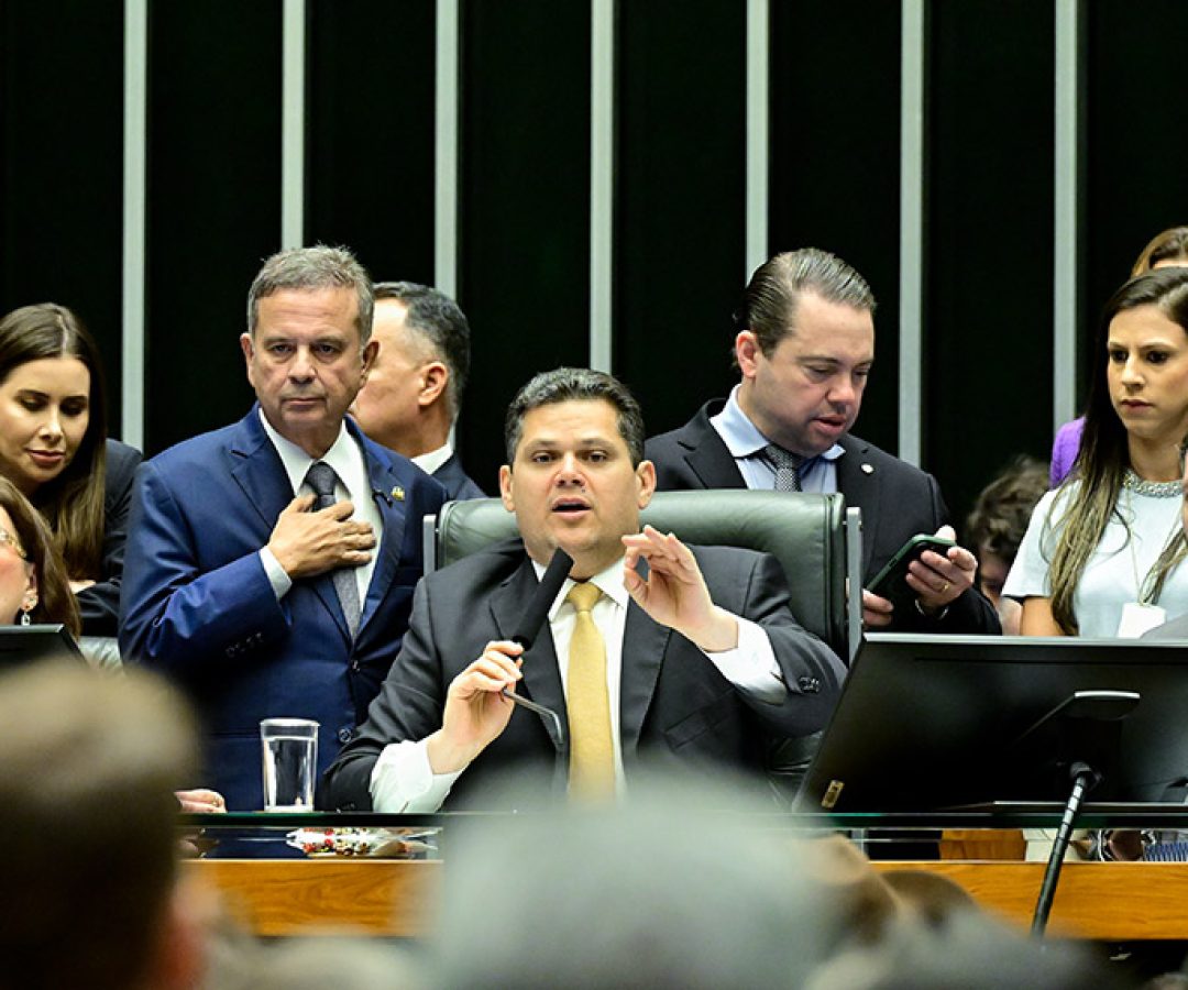 Davi retira trechos de veto à dosimetria de penas; decisão divide parlamentares — Senado Notícias