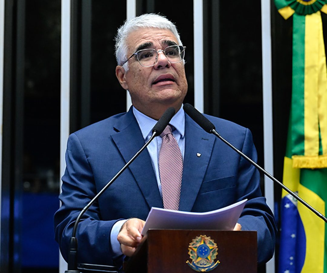 Em discurso, à tribuna, senador Eduardo Girão (Novo-CE).