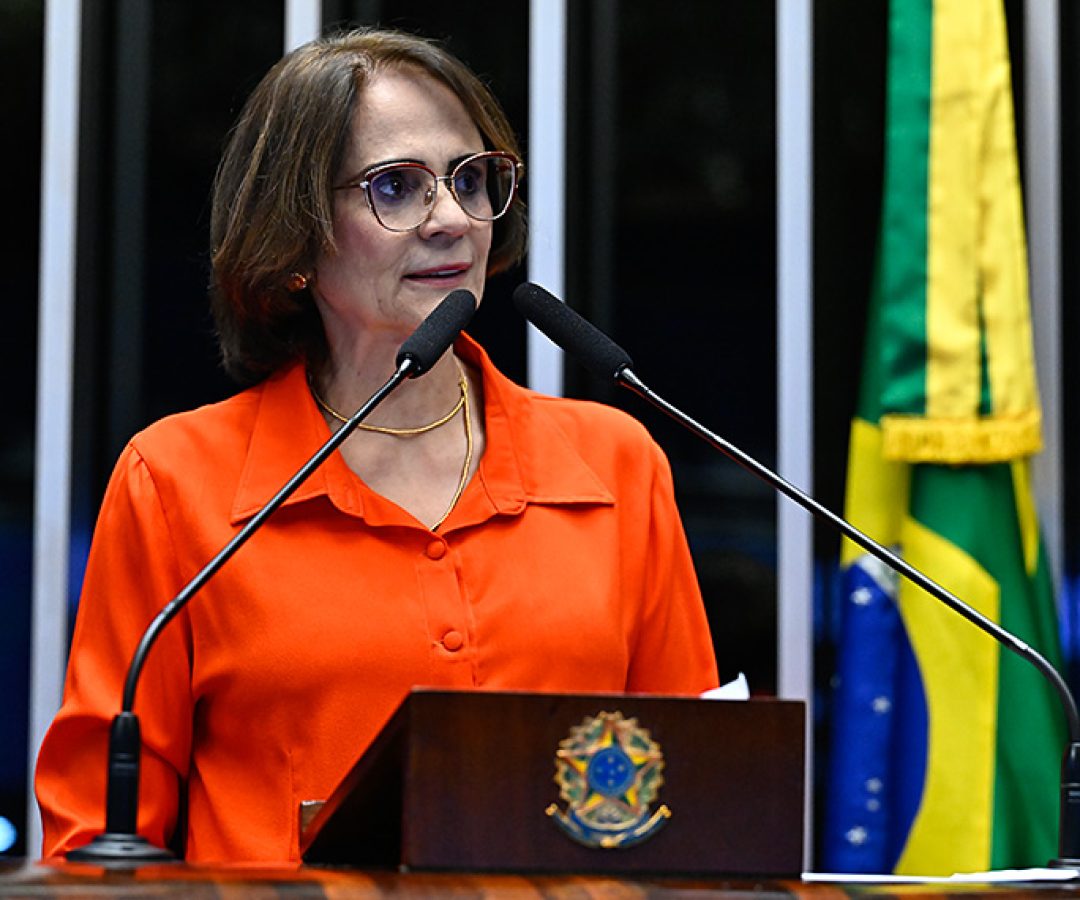 À tribuna, em discurso, senadora Damares Alves (Republicanos-DF).