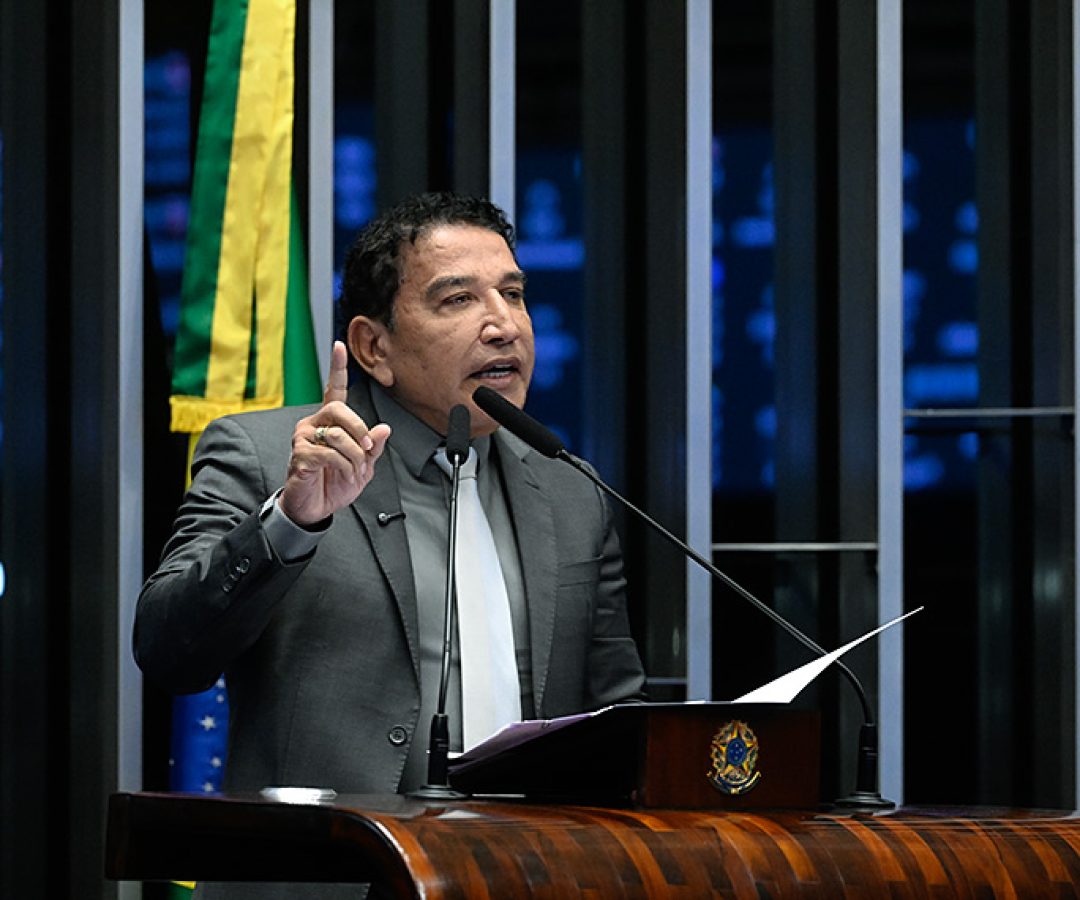 Em discurso,  à tribuna,  senador Magno Malta (PL-ES).