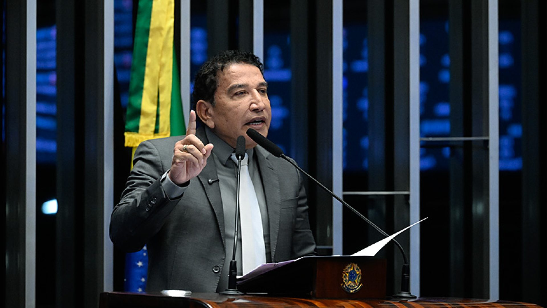 Em discurso,  à tribuna,  senador Magno Malta (PL-ES).