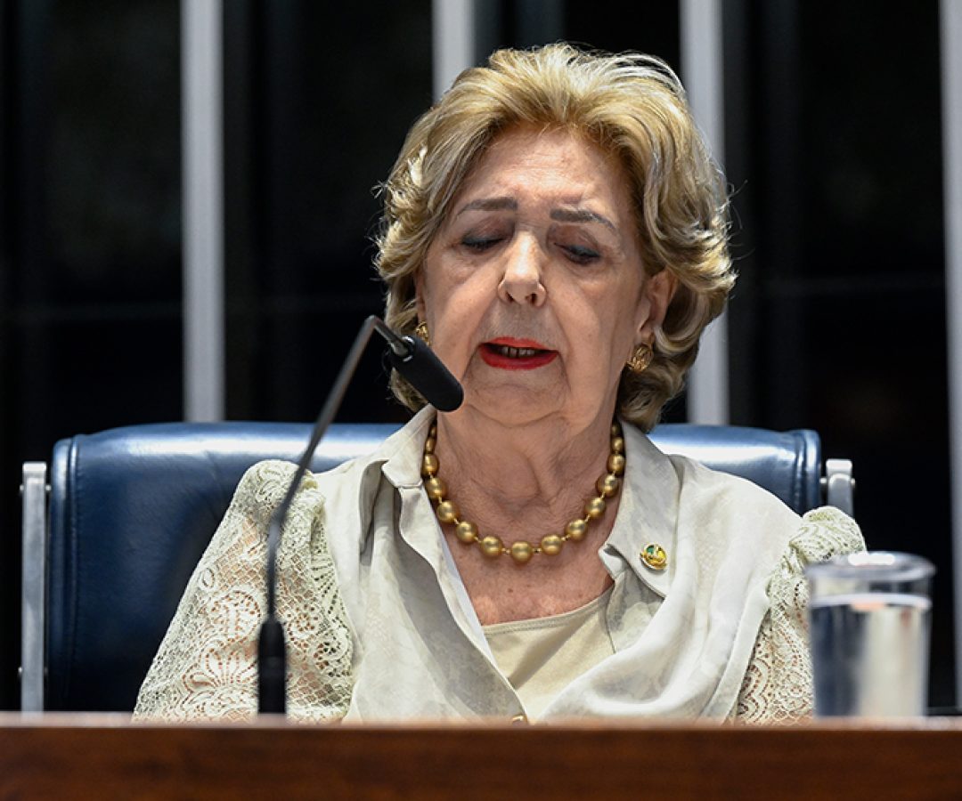 Em pronunciamento, à mesa, senadora Ivete da Silveira (MDB-SC).