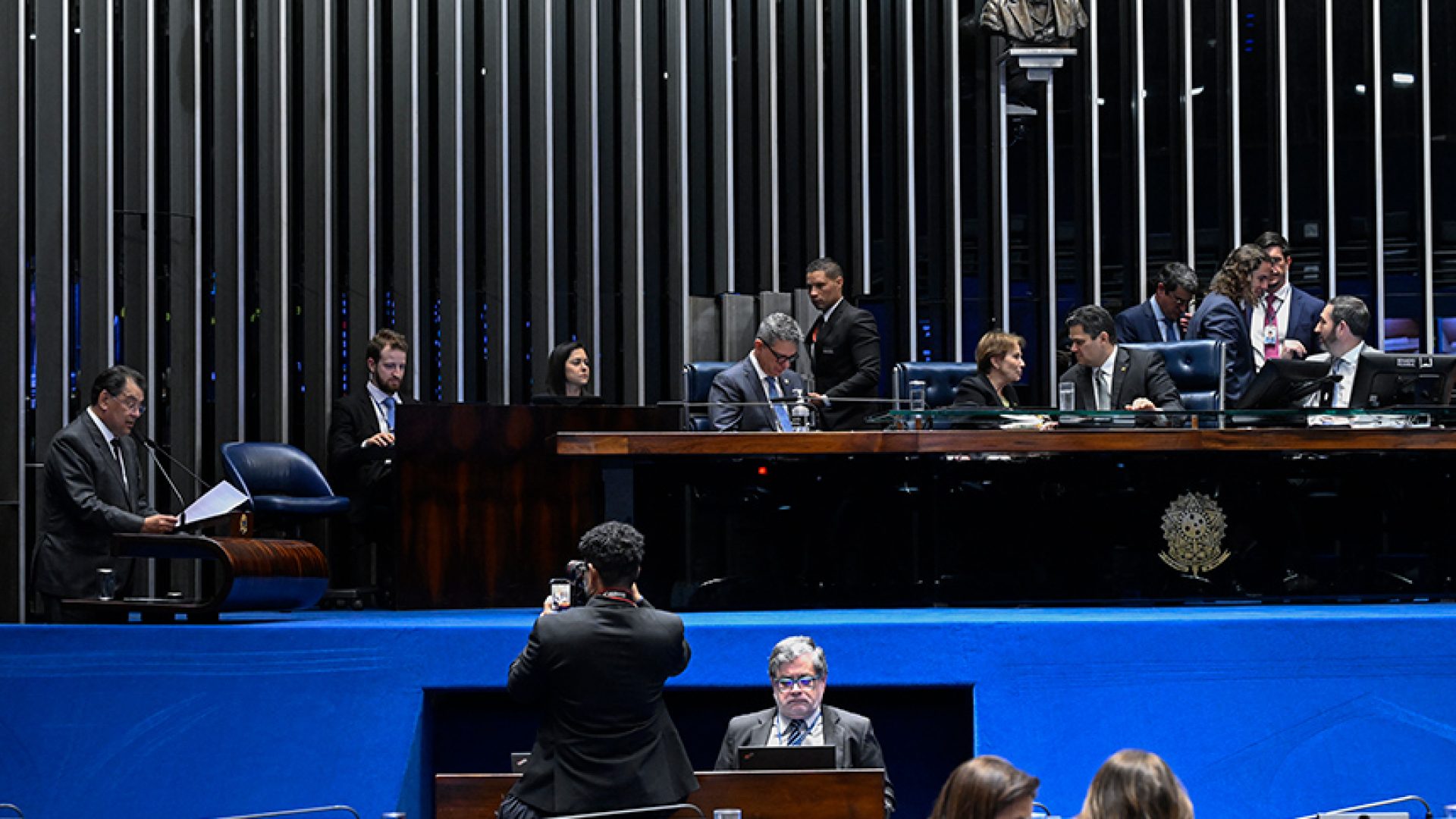 Senado aprova projeto para incentivar atividade das mulheres artesãs — Senado Notícias