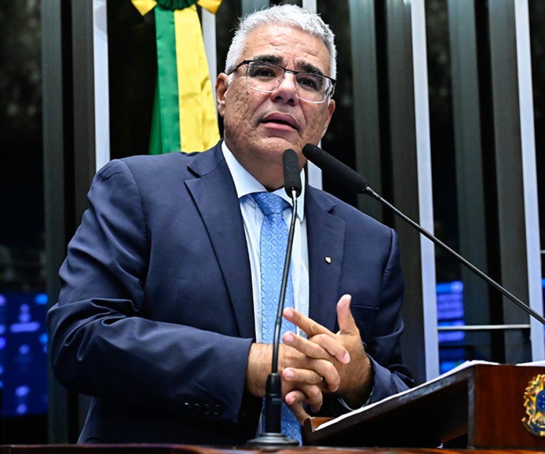 Em discurso, à tribuna, senador Eduardo Girão (Novo-CE).