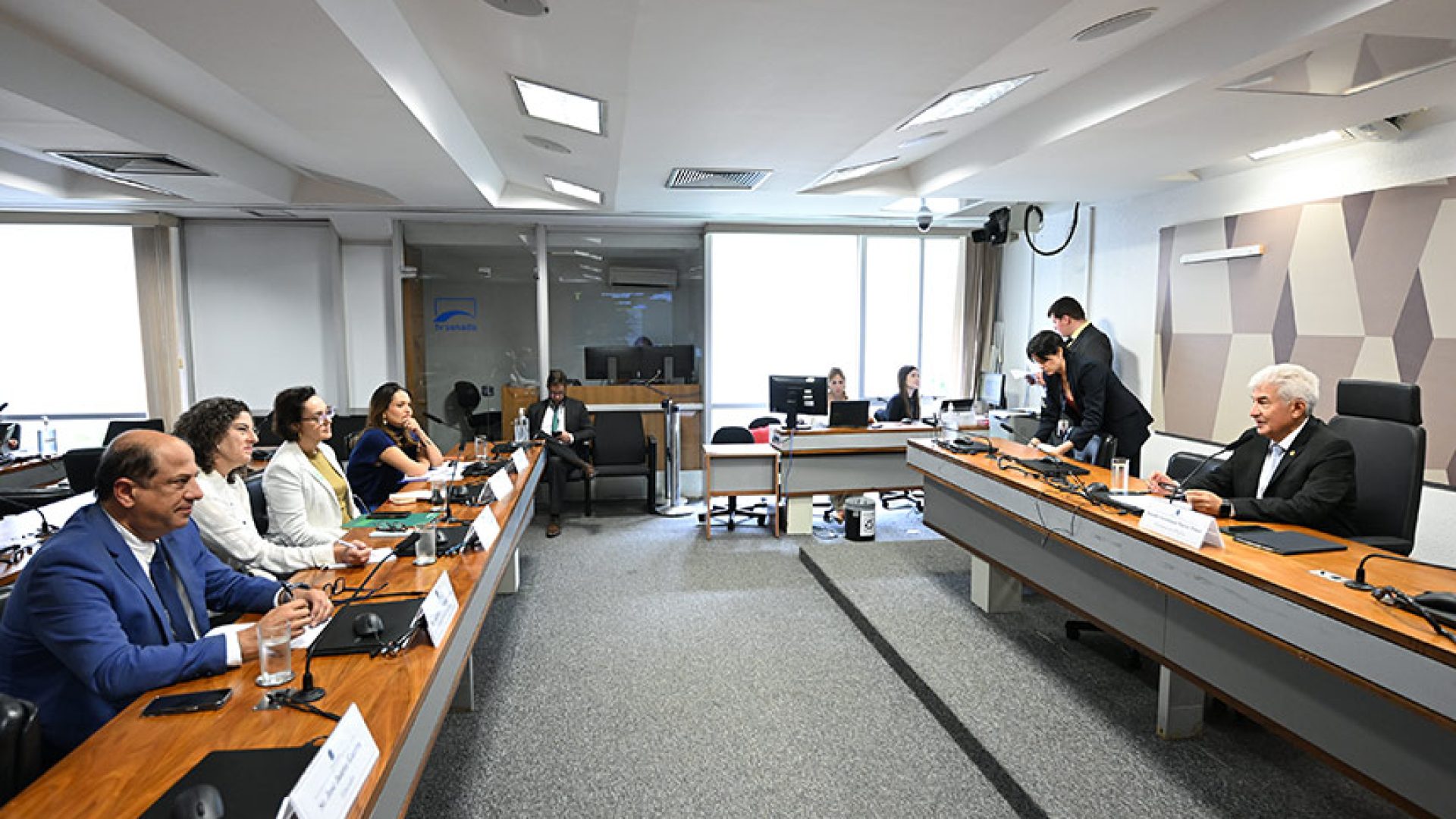 Debate aponta educação profissional como vetor de desenvolvimento econômico — Senado Notícias