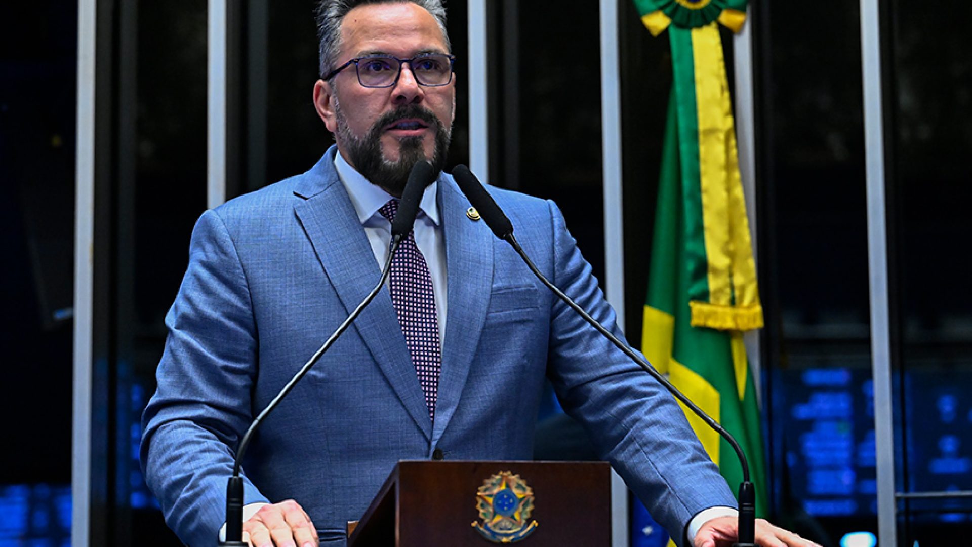 À tribuna, em discurso, senador Alan Rick (Republicanos-AC).