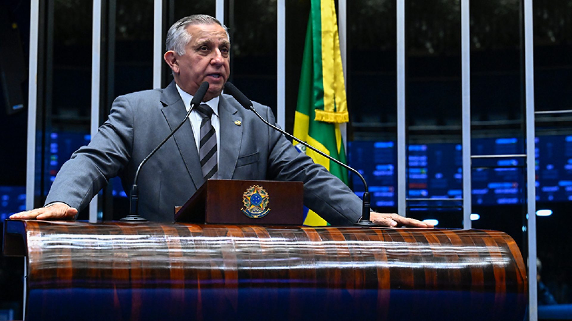 Em discurso, à tribuna, senador Izalci Lucas (PL-DF).