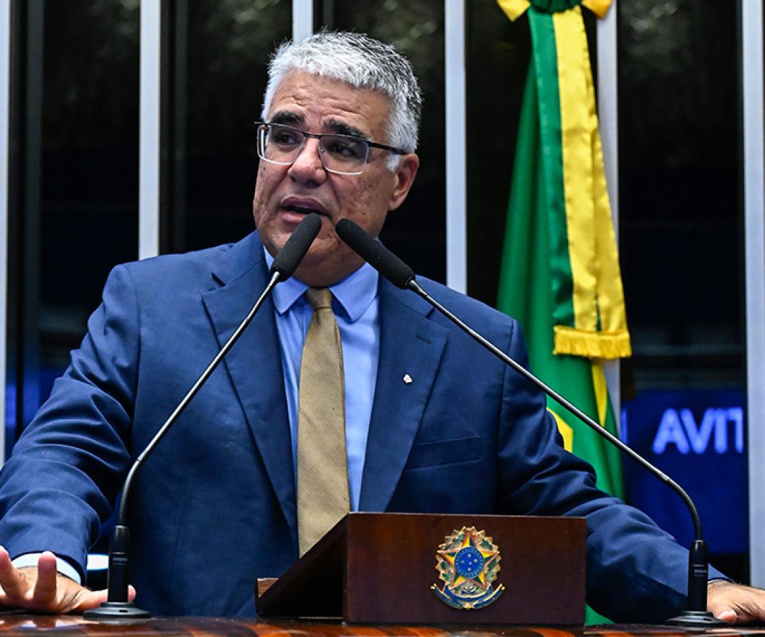 Senador Eduardo Girão (Novo-CE) em discurso à tribuna.