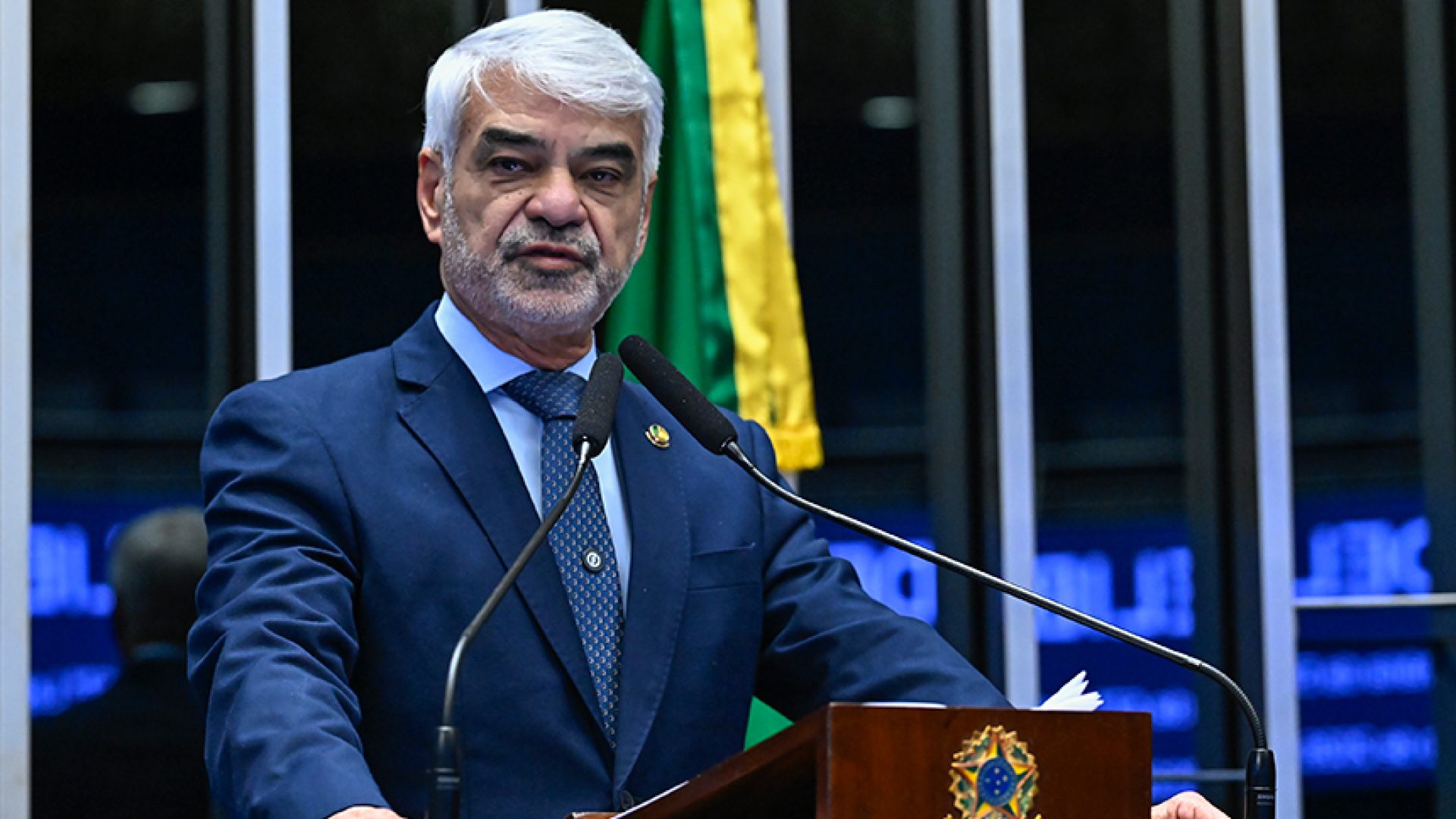 Em discurso, à tribuna, senador Humberto Costa (PT-PE).