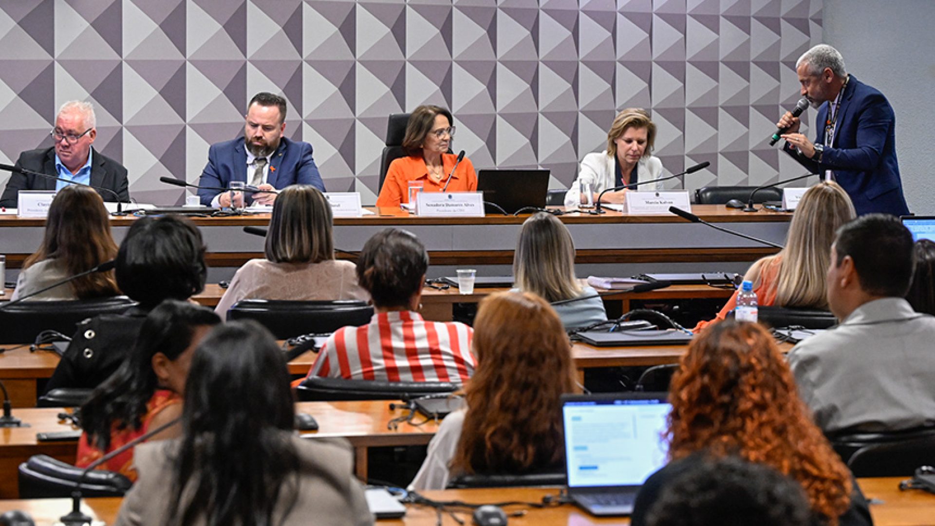 Para debatedores, integração é essencial para defender crianças de abuso sexual — Senado Notícias
