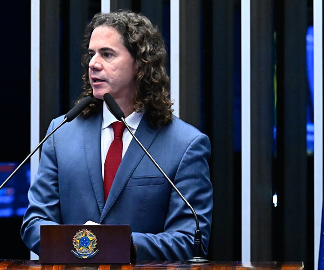 Em discurso, à tribuna, senador Veneziano Vital do Rêgo (MDB-PB).