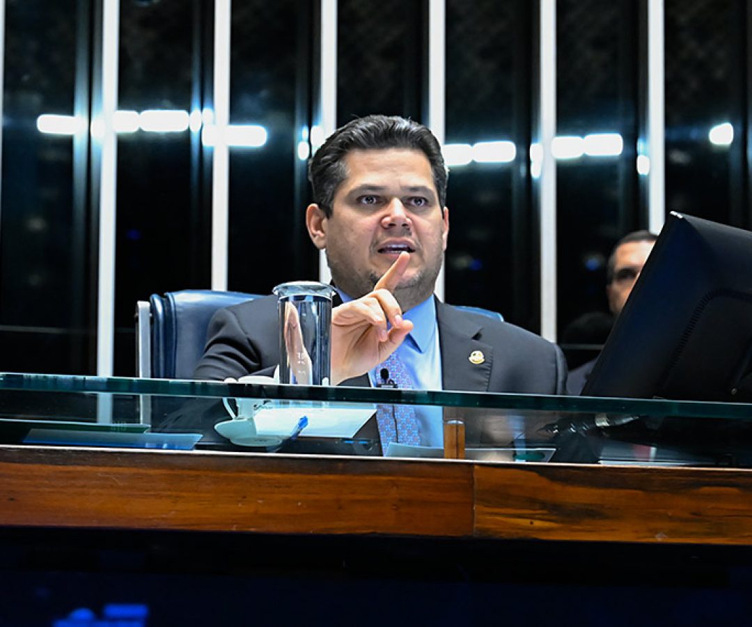 Davi adia votação de projetos sobre filantrópicas e indenização a dano moral — Senado Notícias