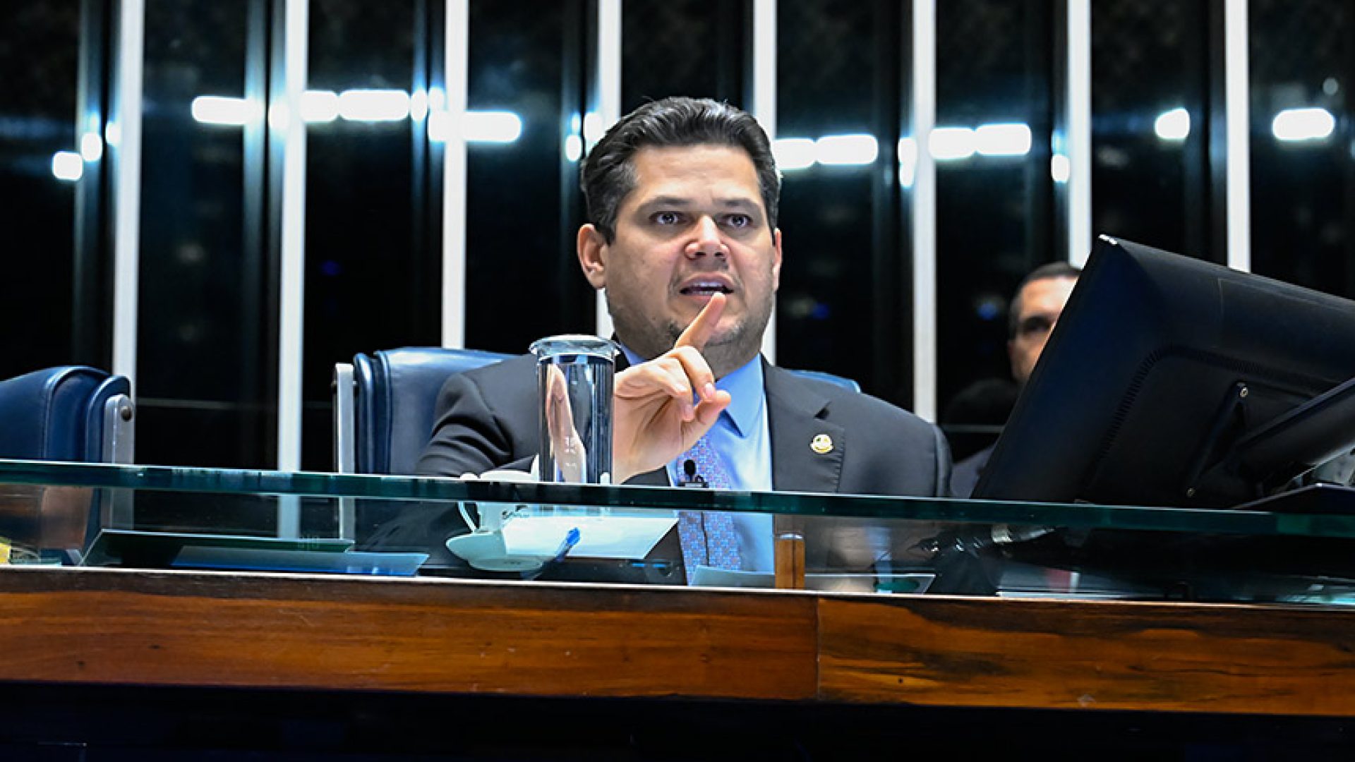Davi adia votação de projetos sobre filantrópicas e indenização a dano moral — Senado Notícias