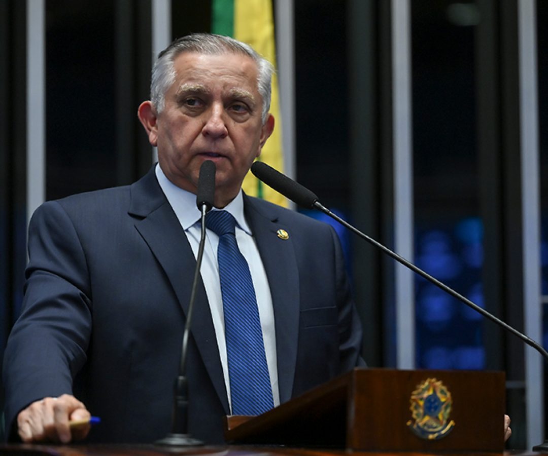 Senador Izalci Lucas (PL-DF) em discurso à tribuna.