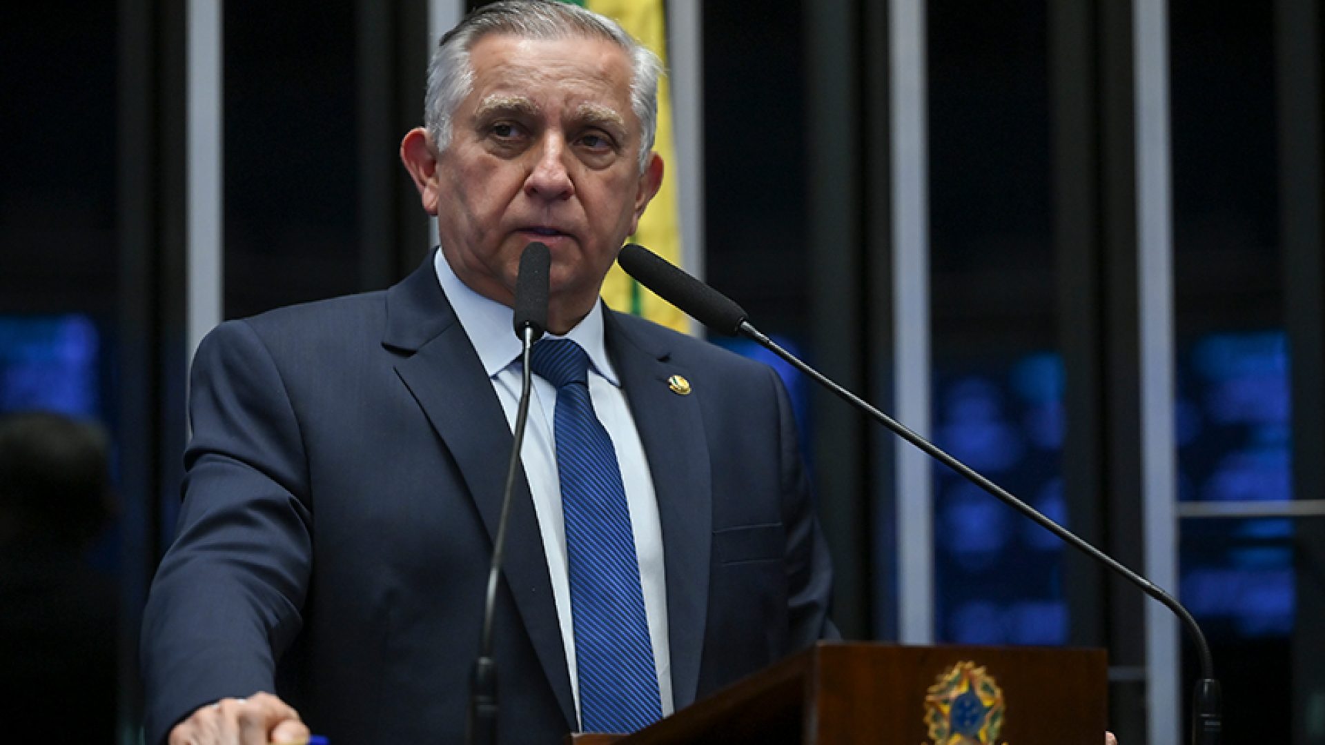 Senador Izalci Lucas (PL-DF) em discurso à tribuna.
