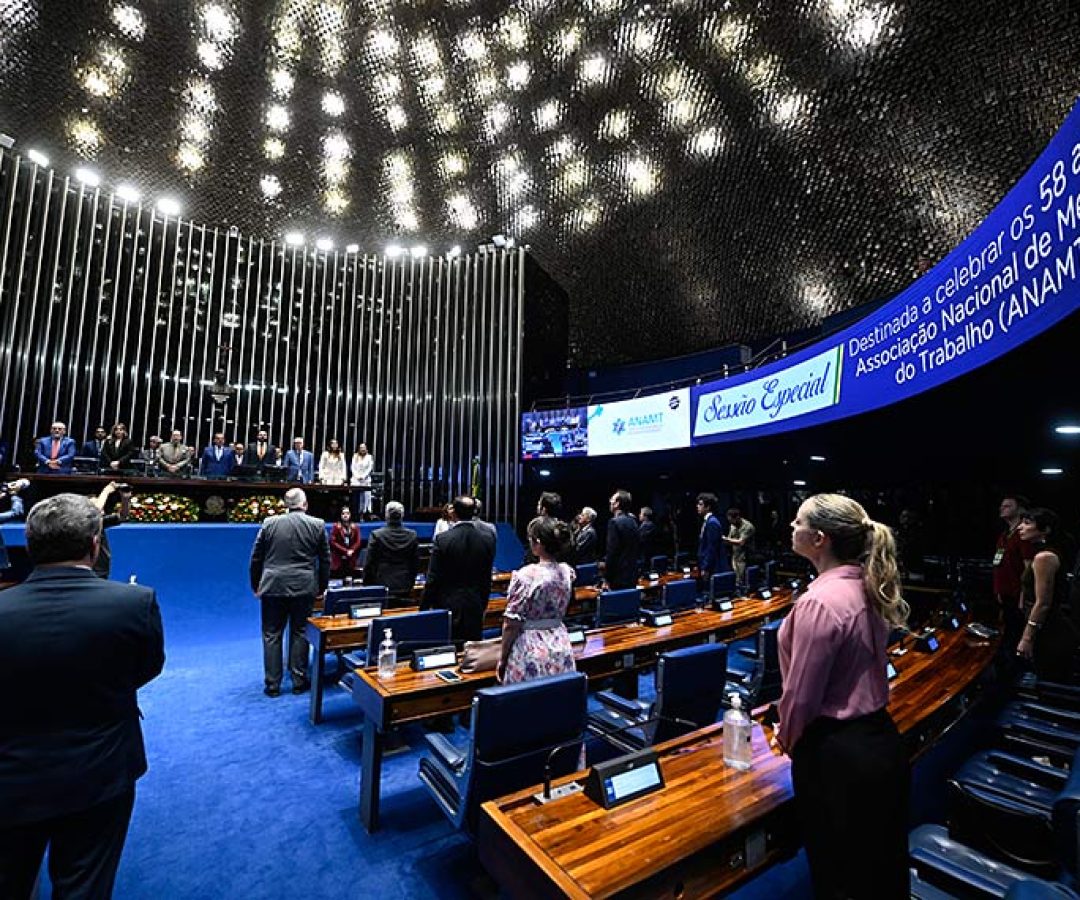 Convidados de sessão especial celebram atuação da medicina do trabalho — Senado Notícias