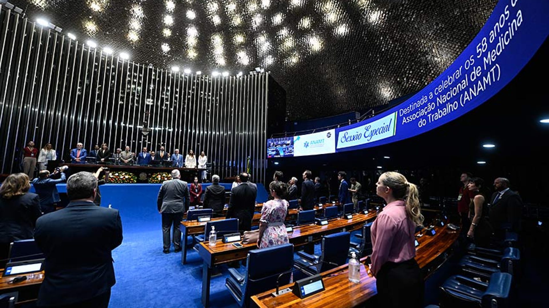 Convidados de sessão especial celebram atuação da medicina do trabalho — Senado Notícias