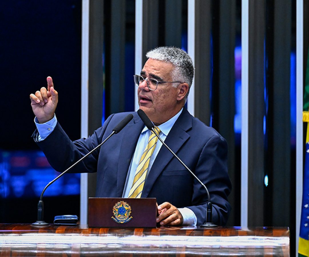 Em discurso, à tribuna, senador Eduardo Girão (Novo-CE).