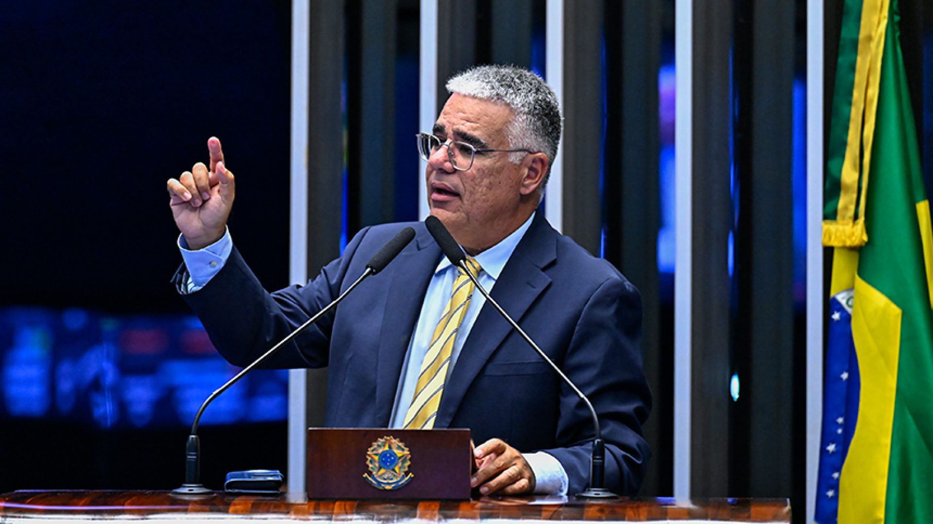 Em discurso, à tribuna, senador Eduardo Girão (Novo-CE).