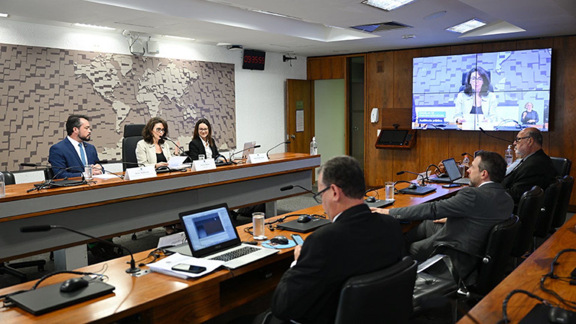 Debate sugere reforço de critérios contra desinformação nas eleições — Senado Notícias