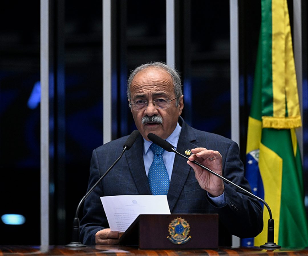 À tribuna,  em discurso, senador Chico Rodrigues (PSB-RR).