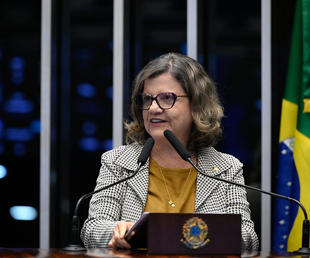 À tribuna, em discurso, senadora Teresa Leitão (PT-PE).
