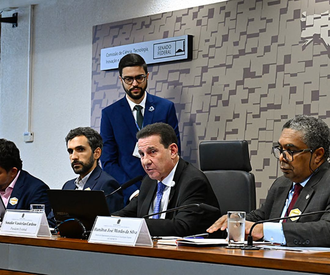 Brasil ganha ao atrair data centers, mas expansão exige regras, aponta debate — Senado Notícias