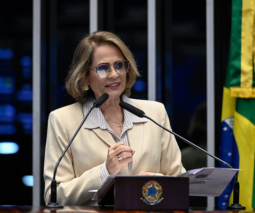 Em discurso,  à tribunaa, senadora Damares Alves (Republicanos-DF).