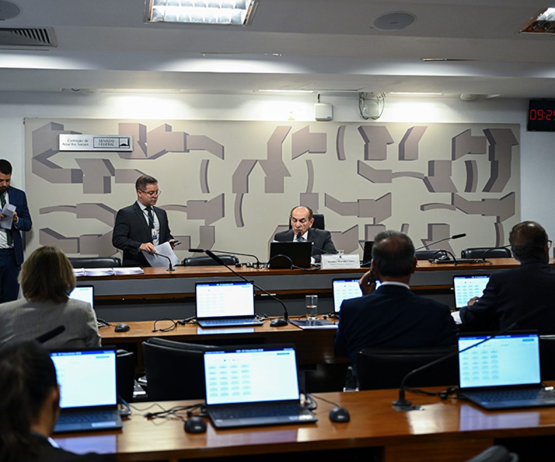 Portador de síndrome de Tourette como PCD avança — Senado Notícias
