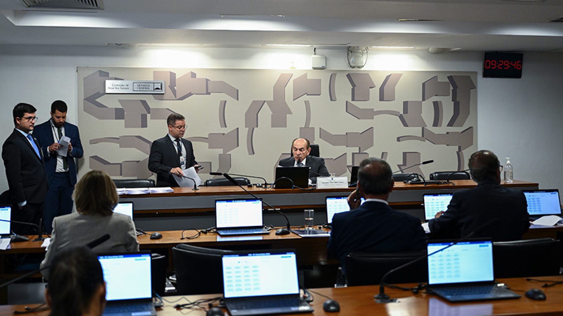 Portador de síndrome de Tourette como PCD avança — Senado Notícias