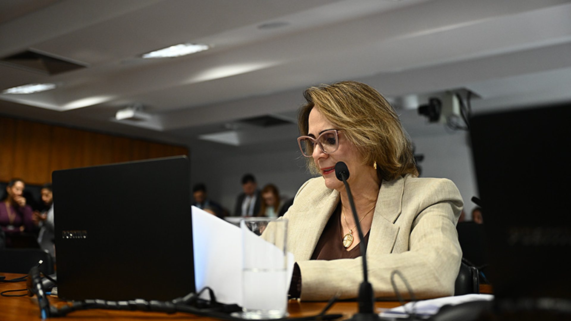 À bancada, em pronunciamento, senadora Damares Alves (Republicanos-DF).