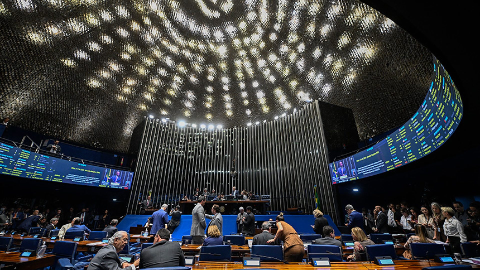 Rede de comunicação de MT e federação de fomento comercial serão homenageadas — Senado Notícias