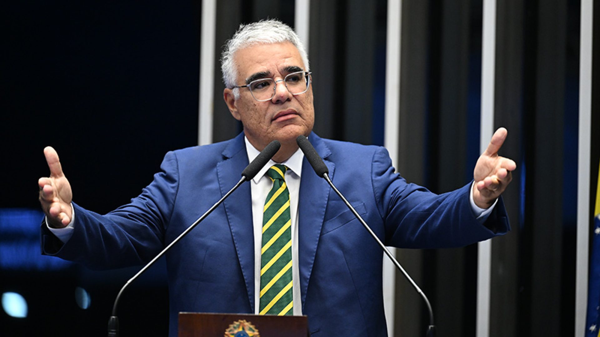 À tribuna, em discurso, senador Eduardo Girão (Novo-CE).