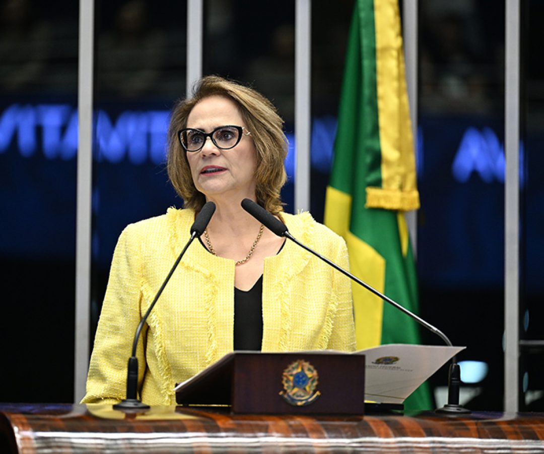 À tribuna, em discurso, senadora Damares Alves (Republicanos-DF).