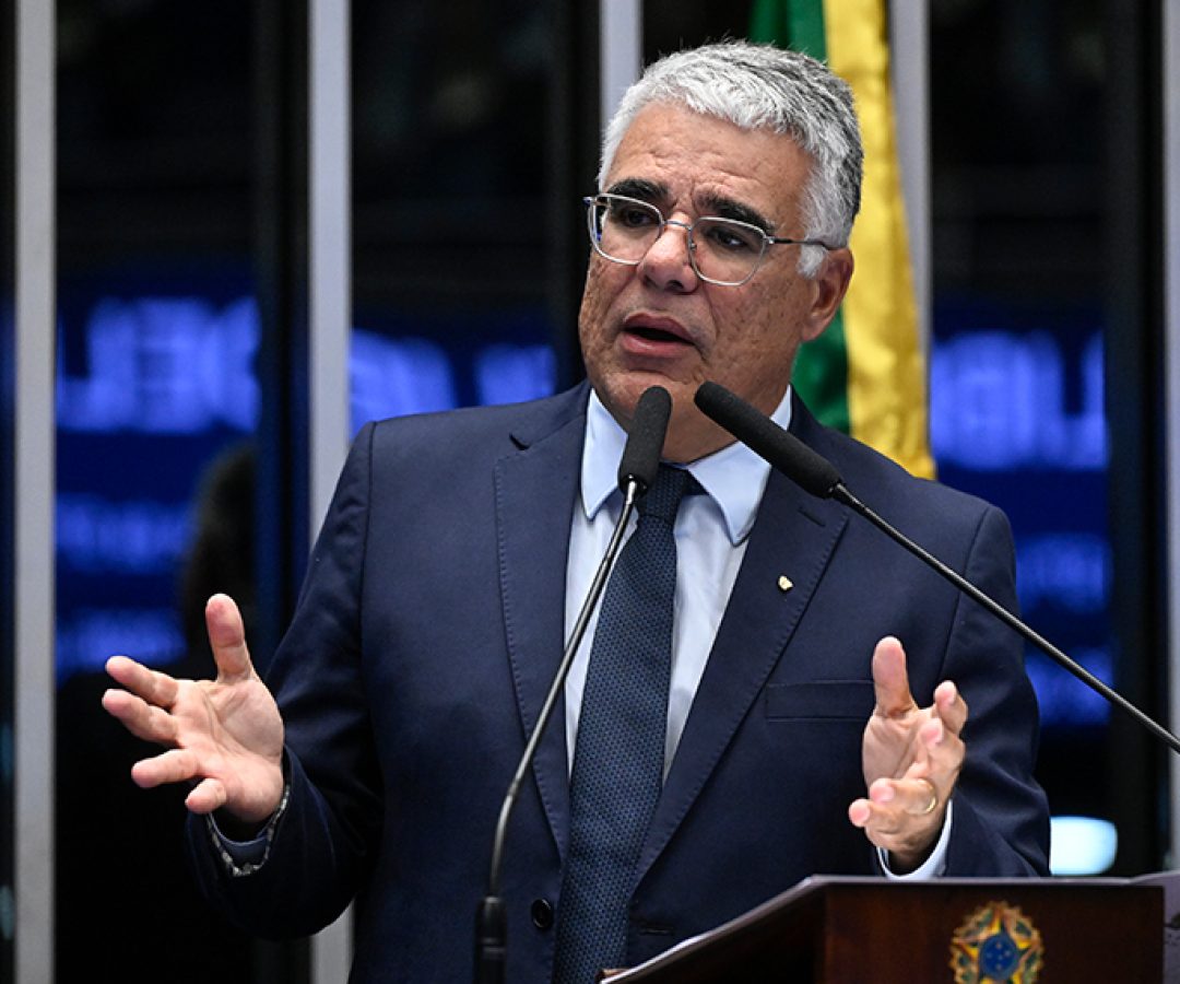 Em discurso, à tribuna, senador Eduardo Girão (Novo-CE).