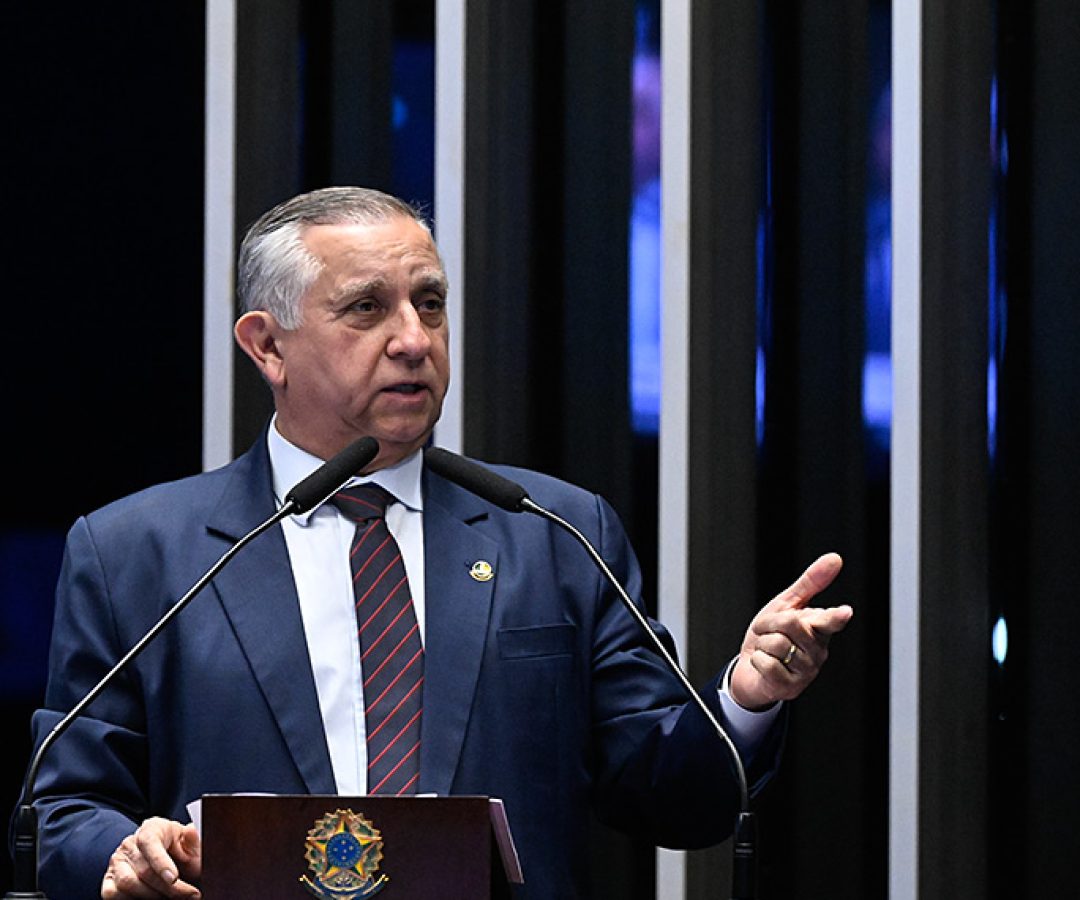 Senador Izalci Lucas (PL-DF) em discurso à tribuna.