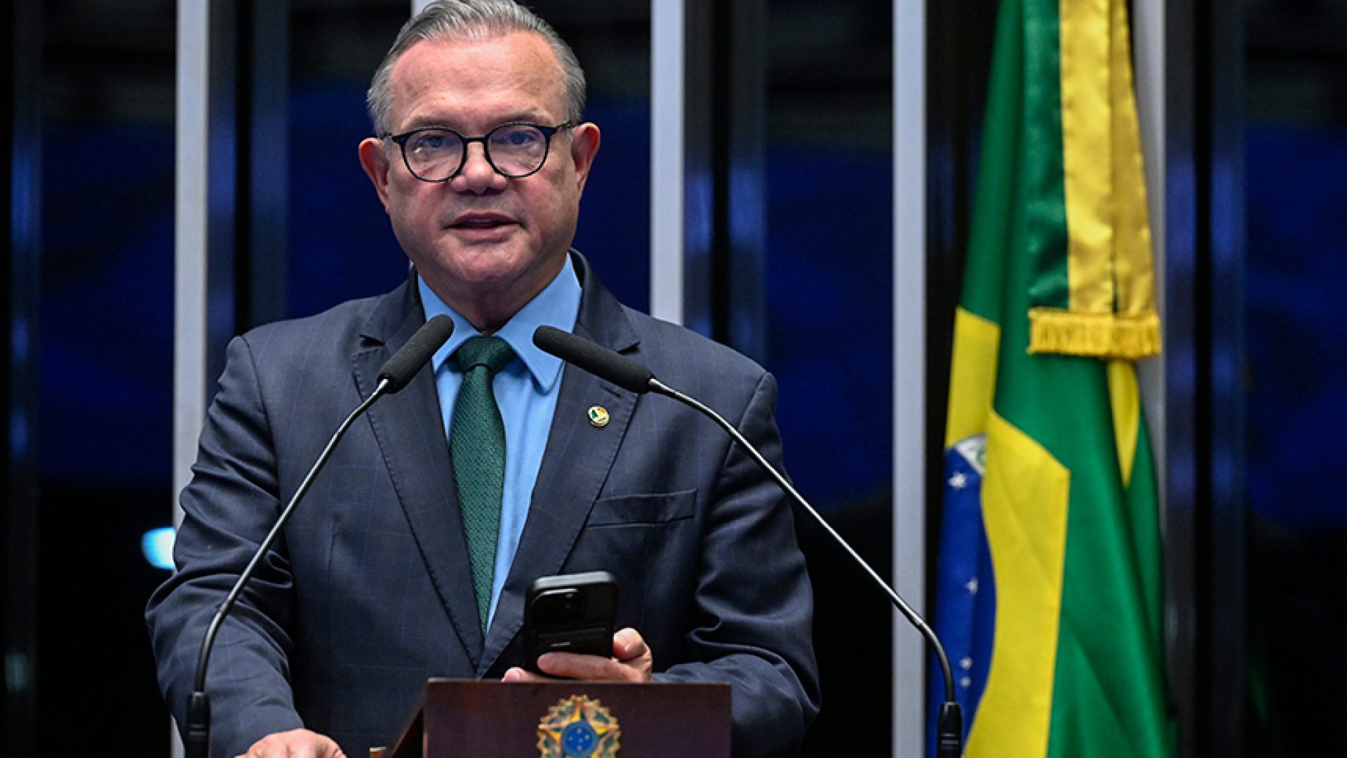 À tribuna, em discurso, senador Wellington Fagundes (PL-MT).