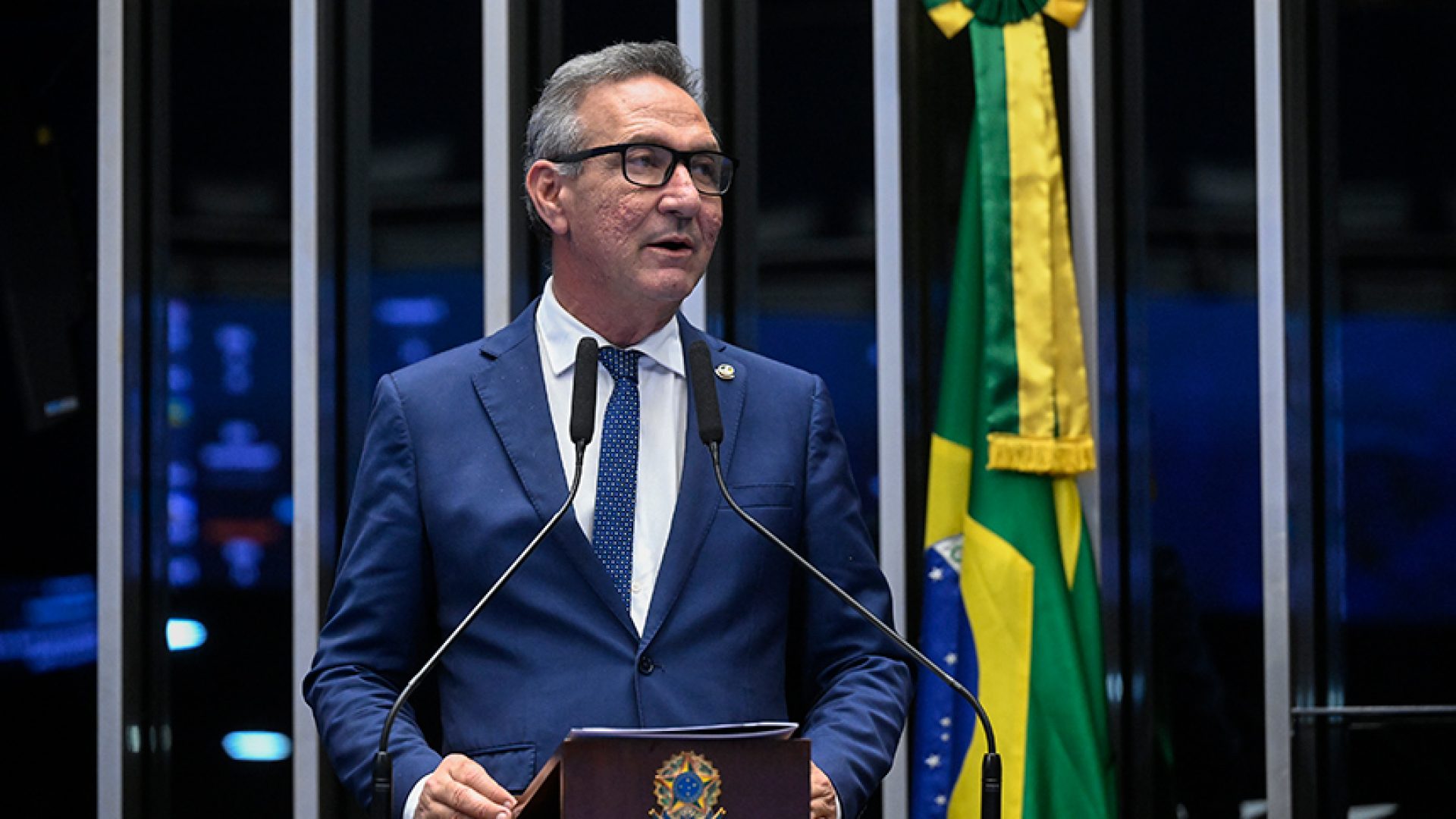 Em discurso, à tribuna, senador Lucas Barreto (PSD-AP).