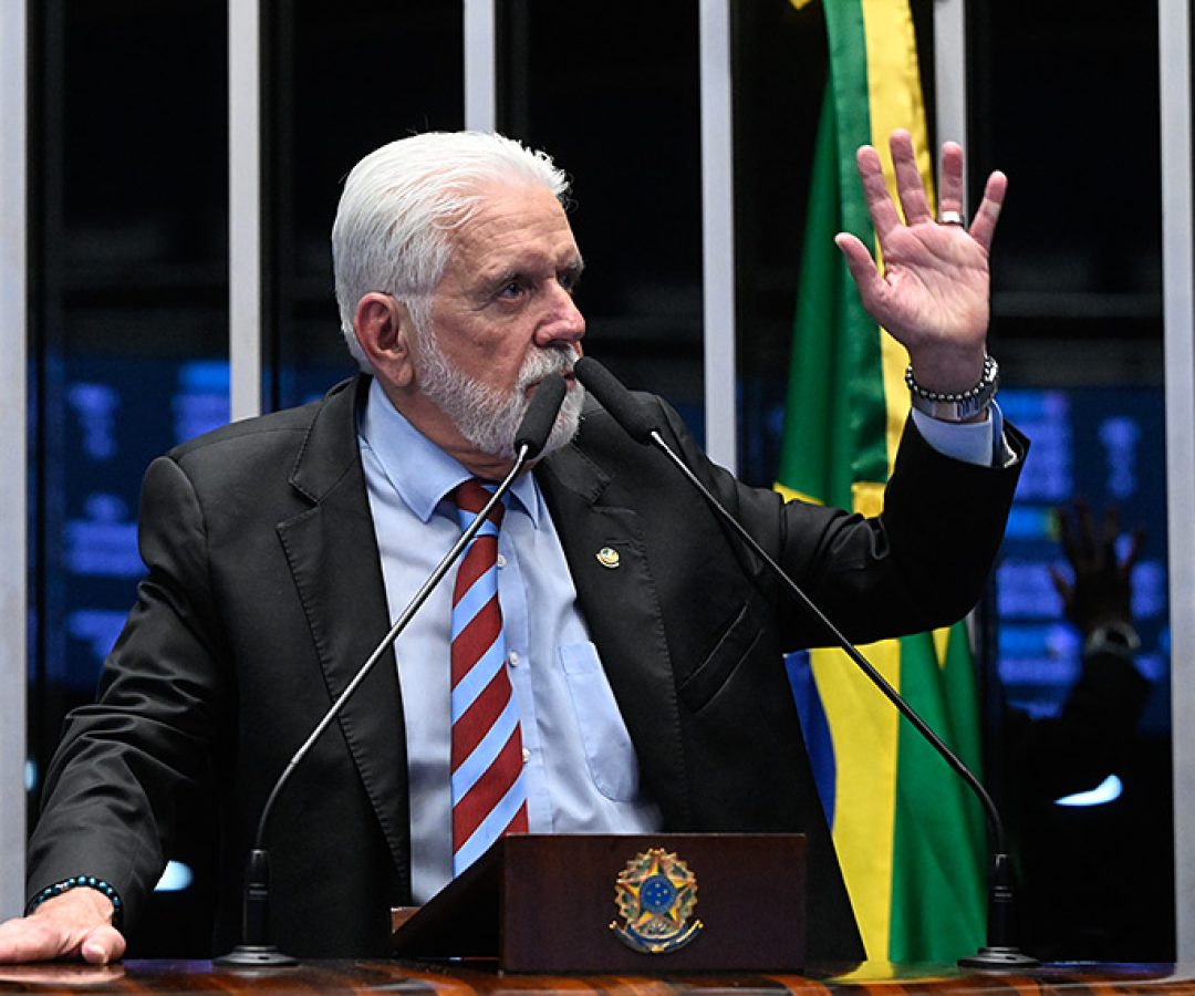 Em discurso, à tribuna, senador Jaques Wagner (PT-BA).