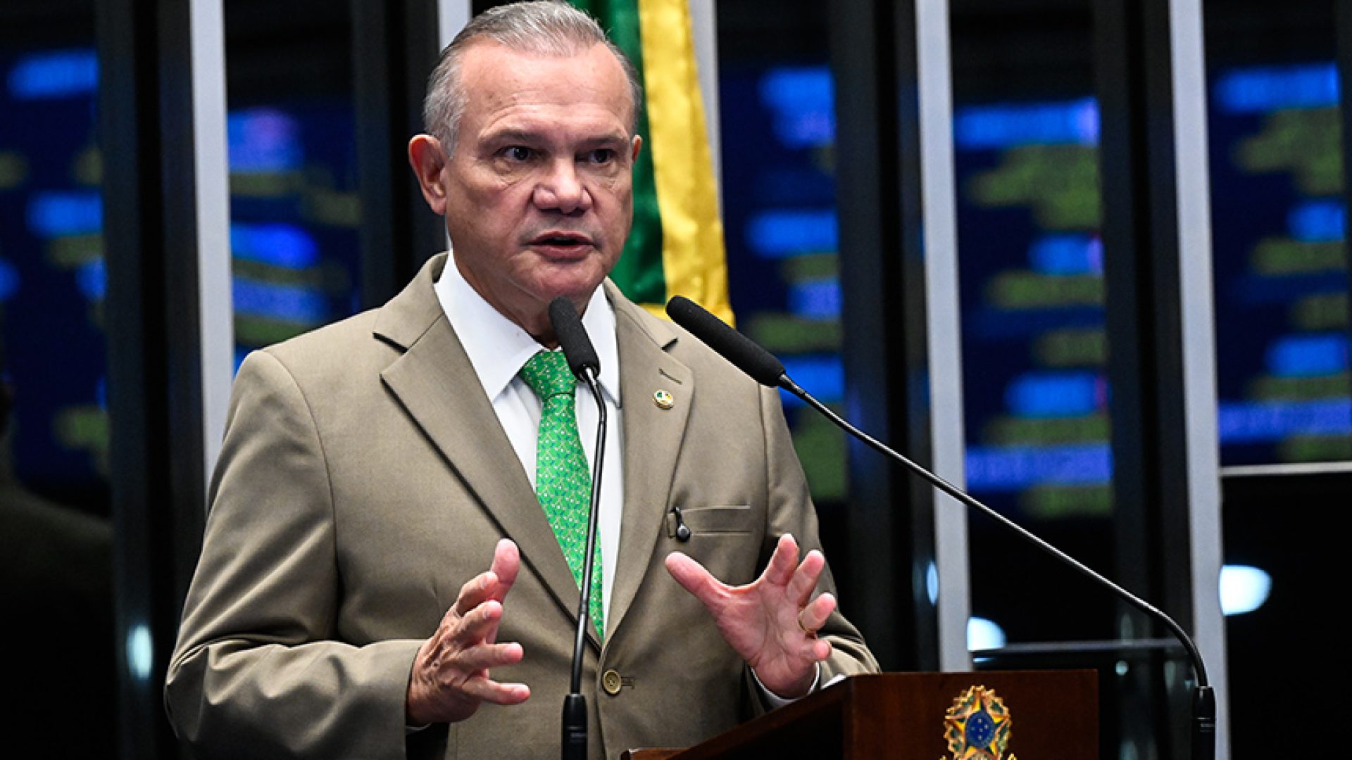 À tribuna, em discurso, senador Wellington Fagundes (PL-MT).