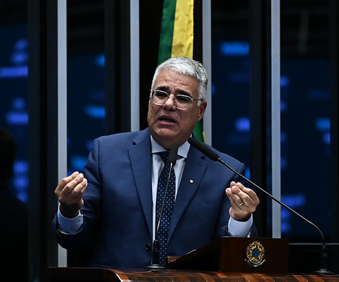 Senador Eduardo Girão (Novo-CE) em discurso à tribuna.